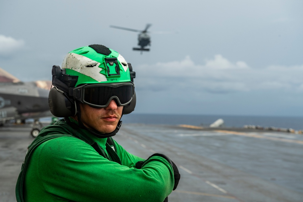 HSC 23 practices SAR operations aboard USS Boxer