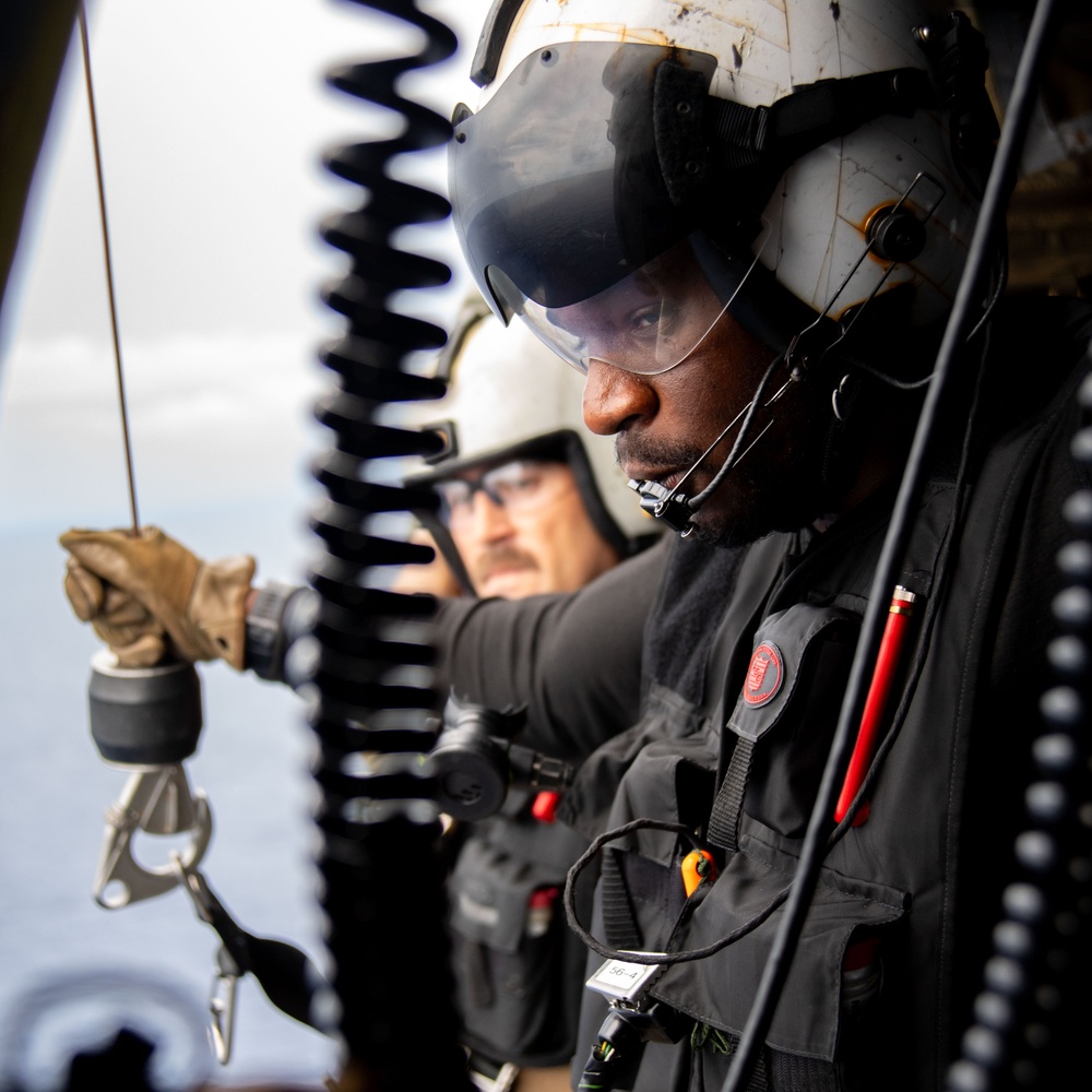 HSC 23 practices SAR operations aboard USS Boxer