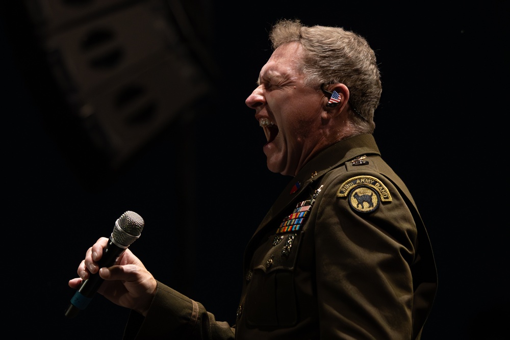 Country Star and Army Reserve Warrant Officer Craig Morgan Performs with U.S. Army Band on Memorial Day