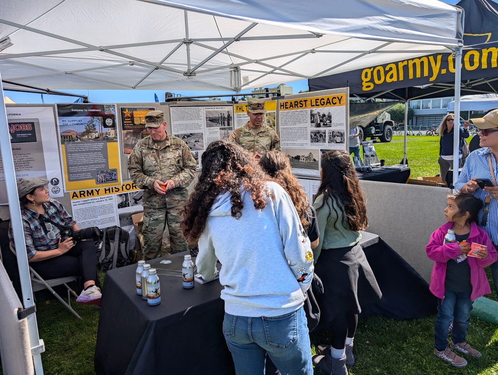 Army Reserve Garrisons Support Recruiting Efforts During San Francisco Fleet Week