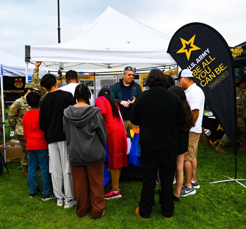 Army Reserve Garrisons Support Recruiting Efforts During San Francisco Fleet Week