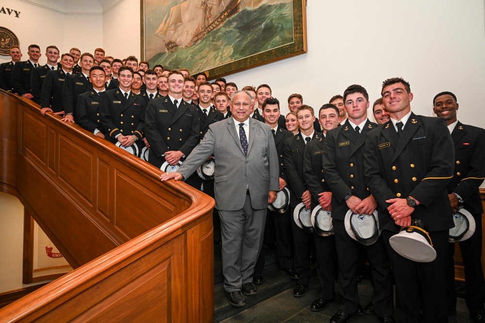 SECNAV Meets with USNA Mens Baseball Team