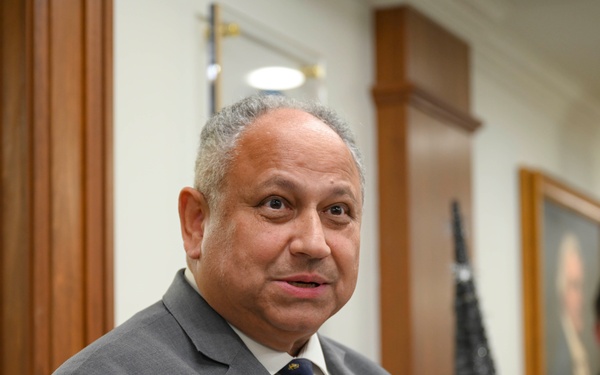 SECNAV Meets with USNA Mens Baseball Team