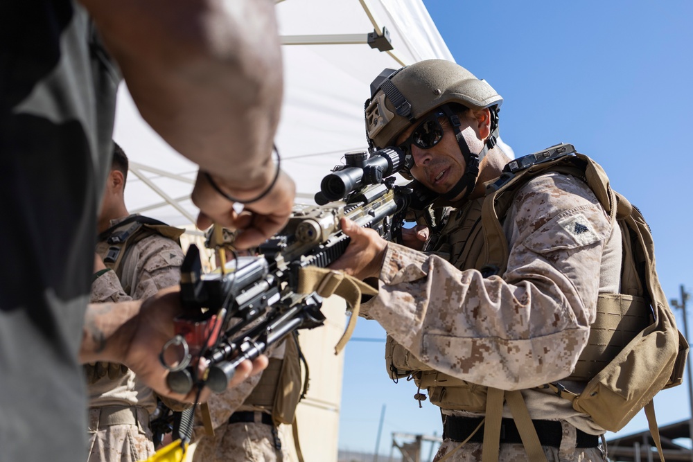 V17 Marines conduct rehearsal of concept during a mechanized raid course
