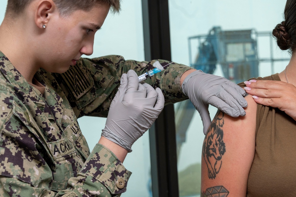 C3F Sailors receive flu vaccines