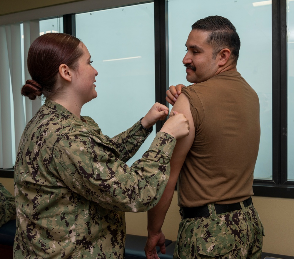 C3F Sailors receive flu vaccines