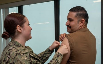 C3F Sailors receive flu vaccines