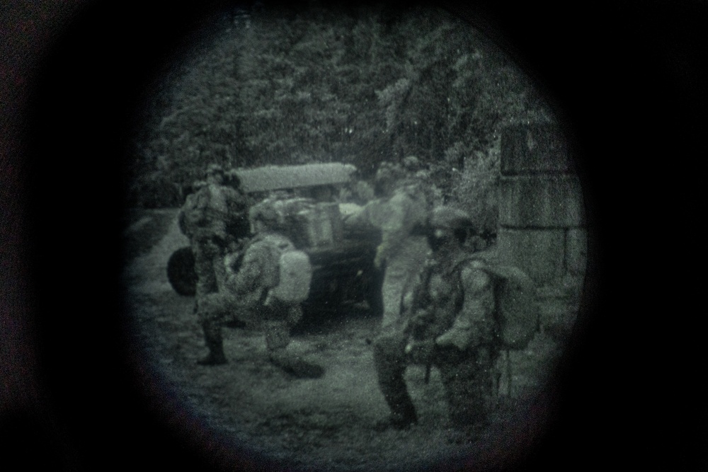 1st Recon Bn. participates in night raid