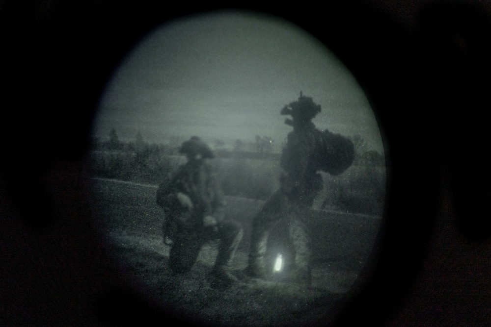 1st Recon Bn. participates in night raid