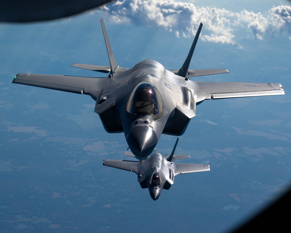 F-35A Demo Team refuels en route to airshow