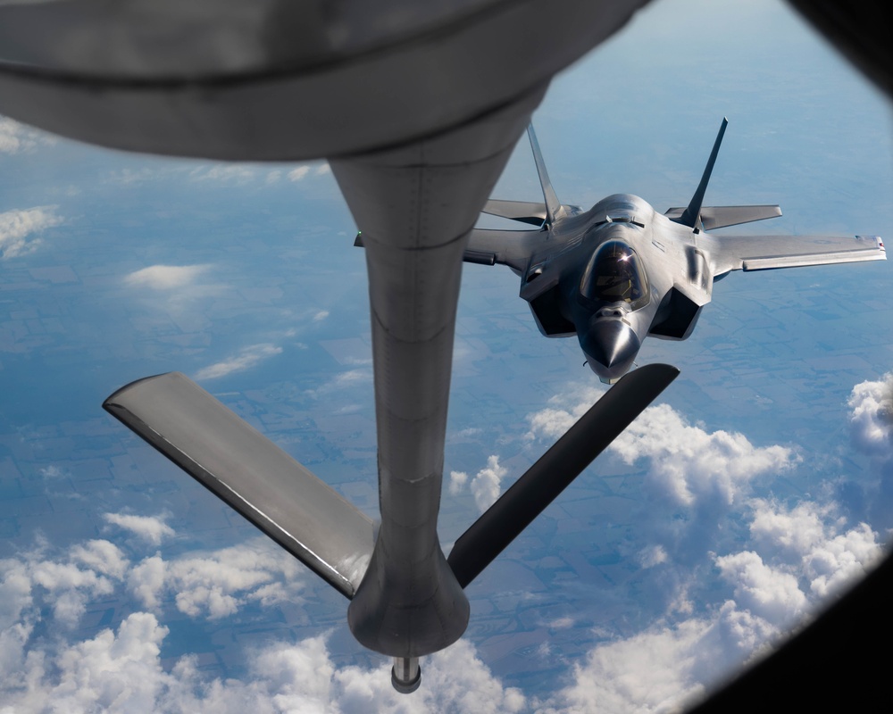 F-35A Demo Team refuels en route to airshow