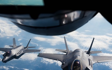 F-35A Demo Team refuels en route to airshow