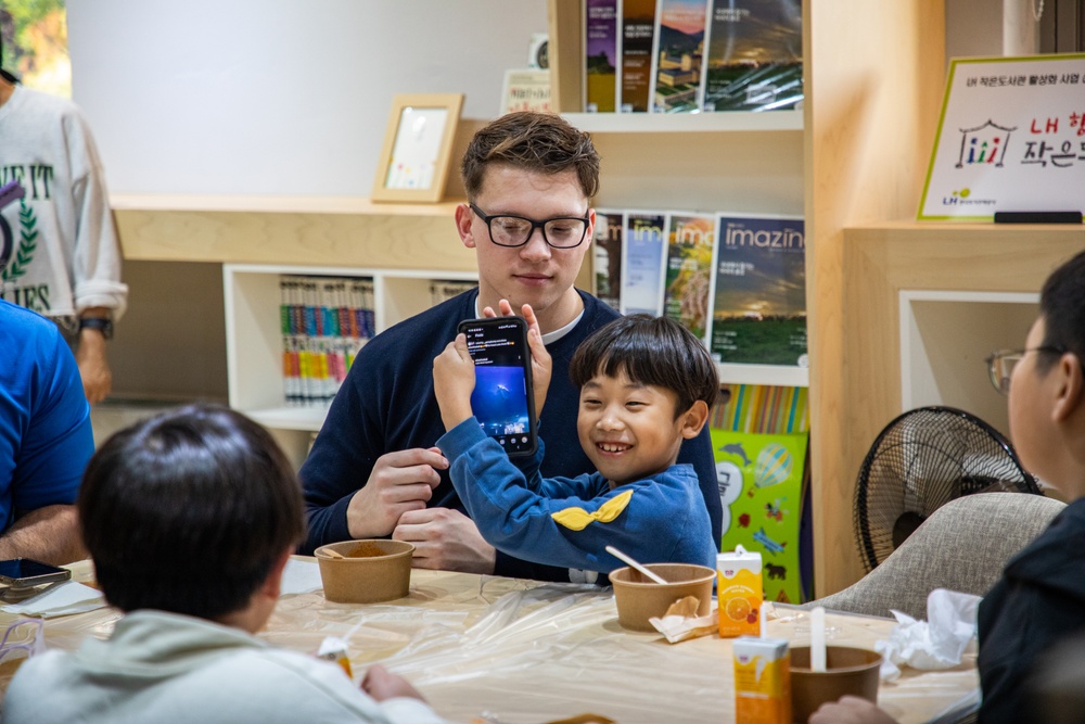 MARFORK Marines visit South Korean child care center