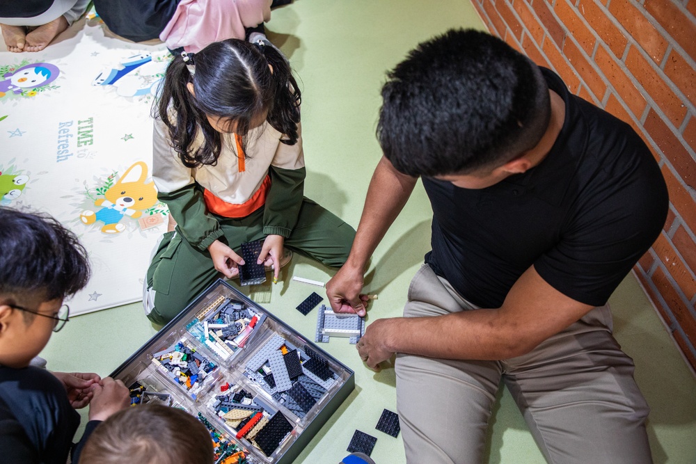 MARFORK Marines visit South Korean child care center