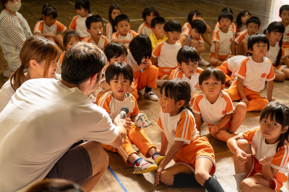 Operation Christmas Drop team shares mission with local kindergarteners