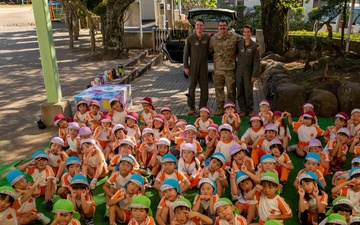 Operation Christmas Drop team shares mission with local kindergarteners