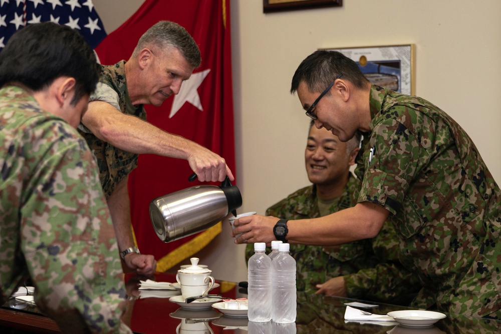 Brig. Gen. Kevin Collins meets with JGSDF Col. Koutaro Nakamura