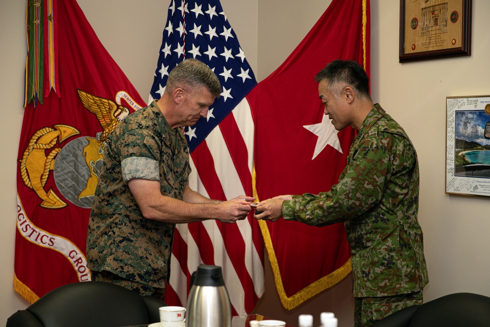 Brig. Gen. Kevin Collins meets with JGSDF Col. Koutaro Nakamura