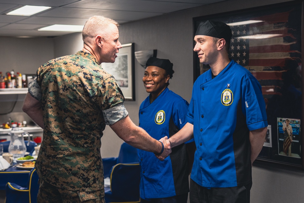 Task Force 61/2 command visits the USS Oak Hill