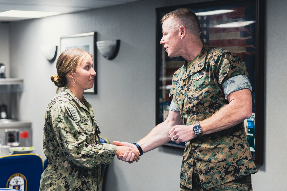 Task Force 61/2 command visits the USS Oak Hill