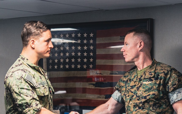 Task Force 61/2 command visits the USS Oak Hill