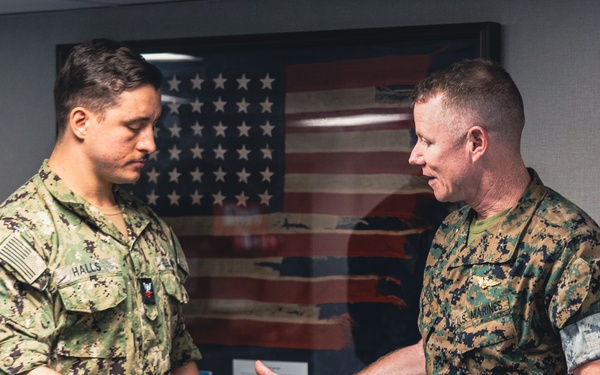 Task Force 61/2 command visits the USS Oak Hill