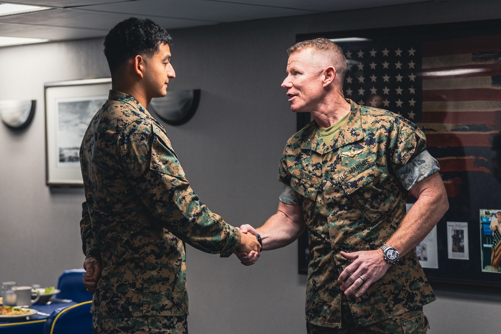 Task Force 61/2 command visits the USS Oak Hill