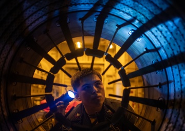 USS George Washington Sailors Disassemble F-18E Super Hornet Engine