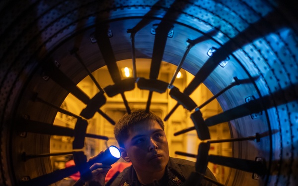 USS George Washington Sailors Disassemble F-18E Super Hornet Engine