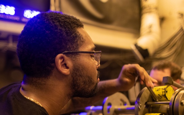 USS George Washington Sailors Disassemble F-18E Super Hornet Engine