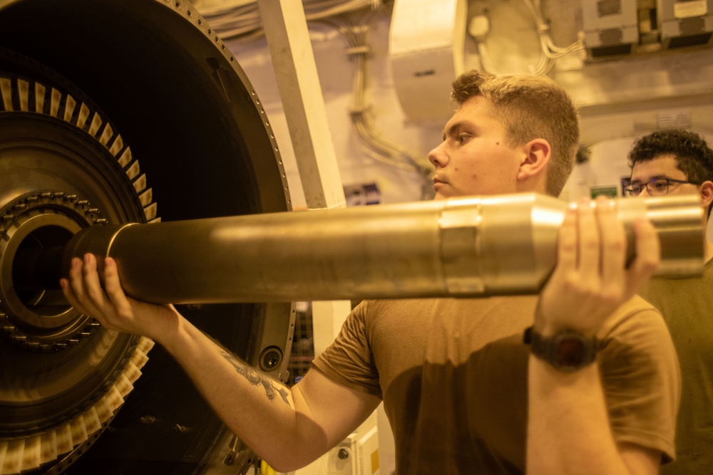 USS George Washington Sailors Disassemble F-18E Super Hornet Engine