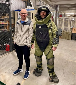 US Army Human Resources officer recognized for outstanding support to EOD battalion