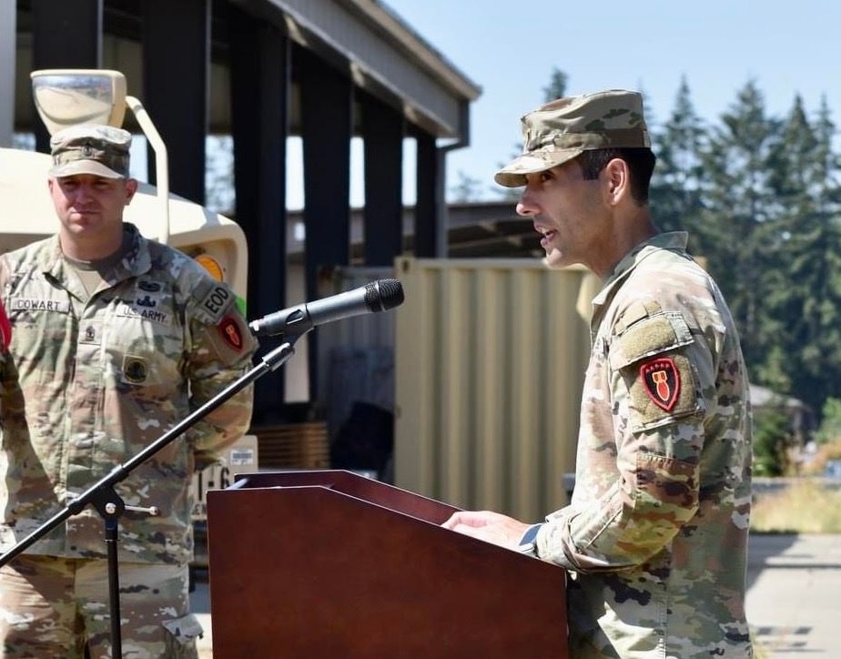 US Army Human Resources officer recognized for outstanding support to EOD battalion