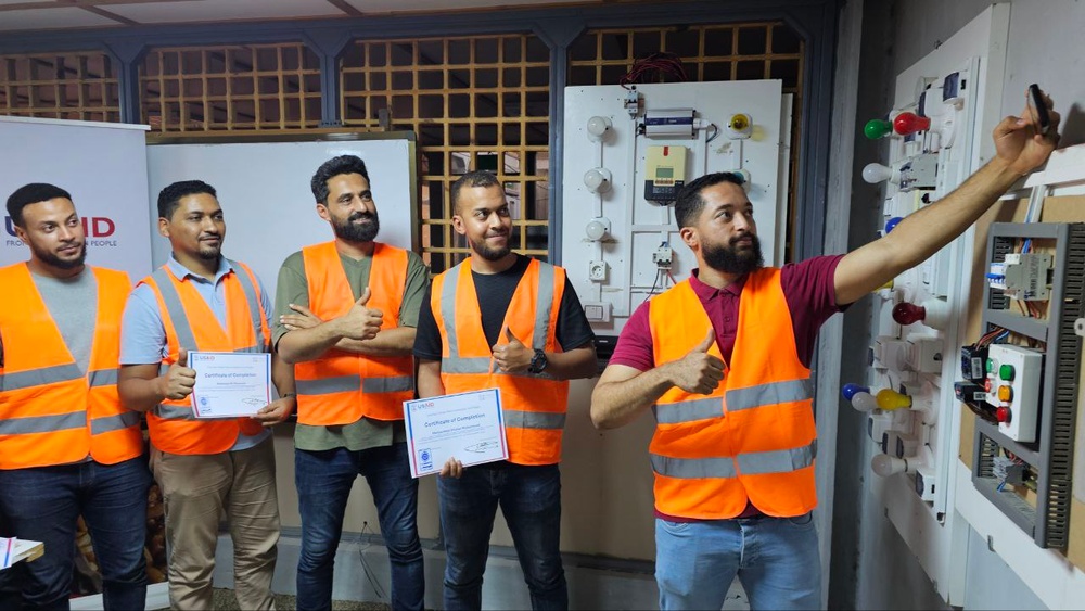 USAID’ trained Nawat Attaqniyah staff in Sebha, Libya on solar panel installation to meet growing demand for renewable energy.