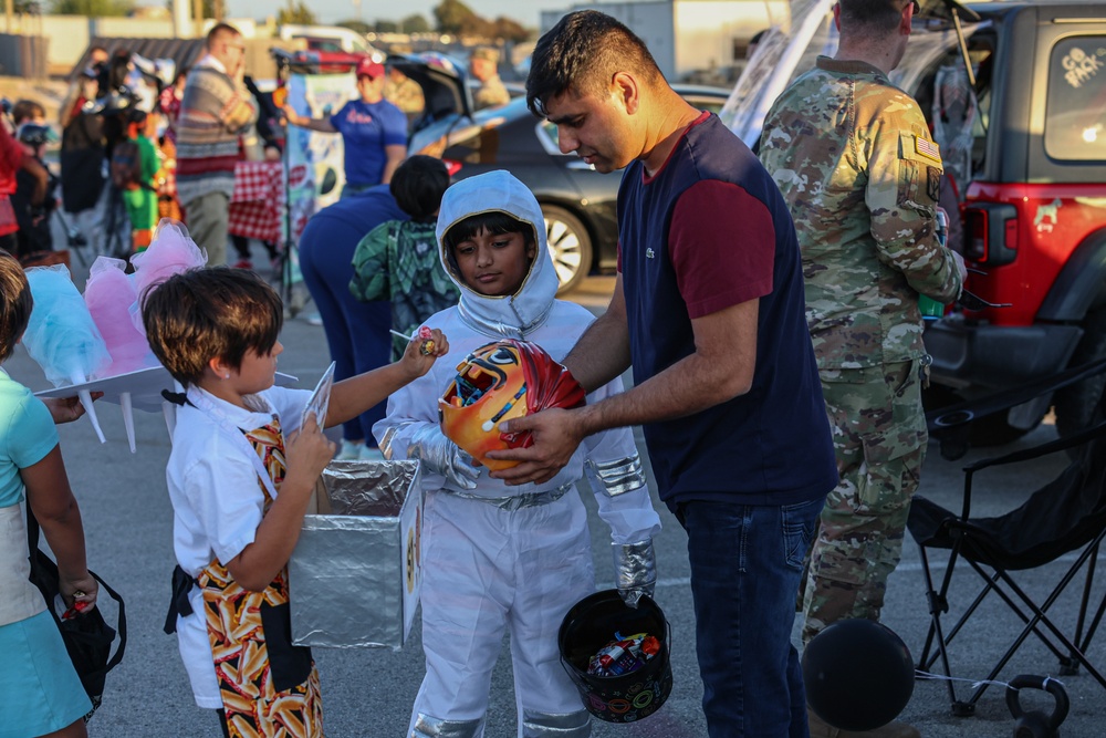 HHC, 89th MP Bde. Trunk Or Treat