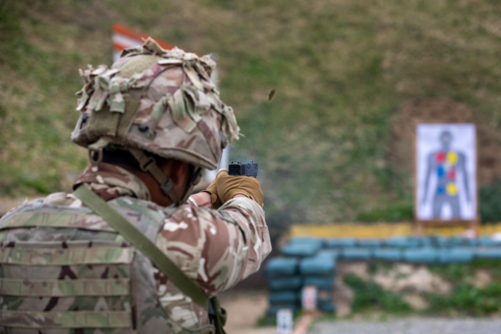 British soldiers of NATO-led KFOR mission conduct weapons qualification