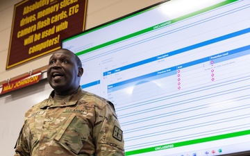 U.S. Army Human Resources Technician speaks at Personnel Administration School