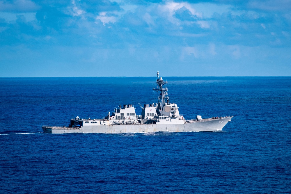 USS McCampbell (DDG 85) steams in Western Pacific Ocean