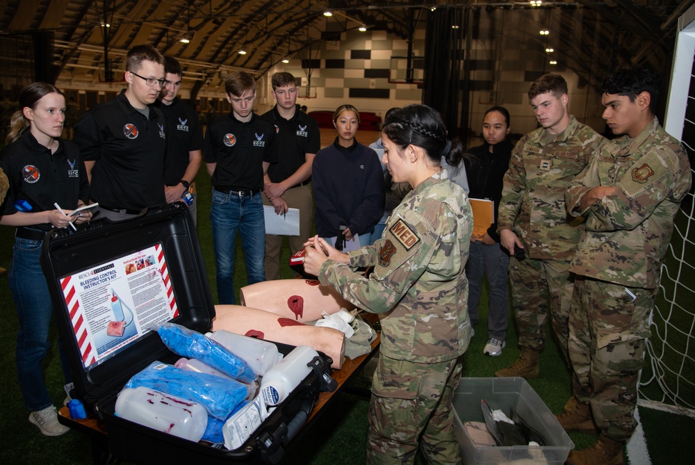 142nd Wing Airmen teach TCCC to Oregon State University AFROTC cadets