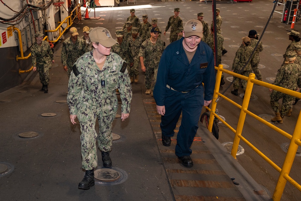 USS Essex hosts BDOC Sailors for a Tour