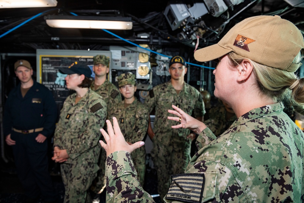 USS Essex hosts BDOC Sailors for a Tour