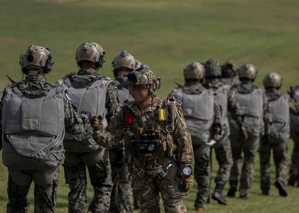 U.S. Army Special Forces and ROK SOF conduct High Altitude High Opening proficiency jump