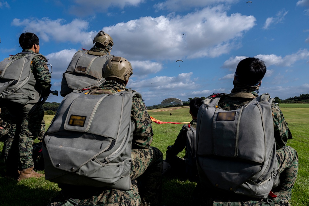 U.S. Army Special Forces and ROK SOF conduct High Altitude High Opening proficiency jump