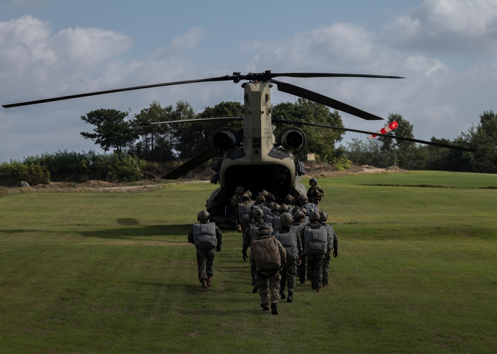 U.S. Army Special Forces and ROK SOF conduct High Altitude High Opening proficiency jump