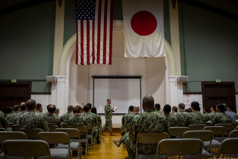 7th Fleet Commander Addresses Staff