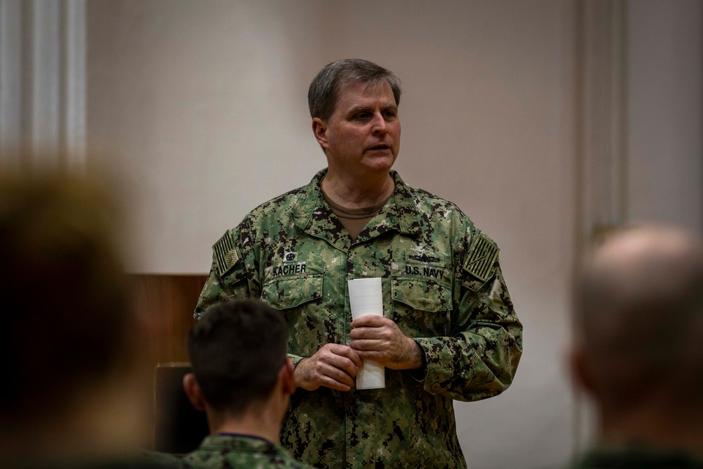 7th Fleet Commander Addresses Staff