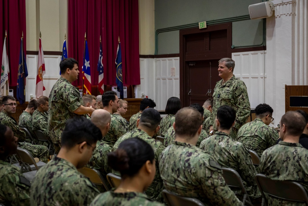 7th Fleet Commander Addresses Staff