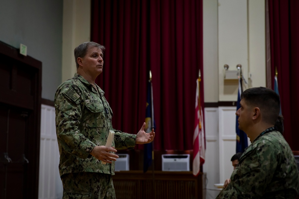 7th Fleet Commander Addresses Staff