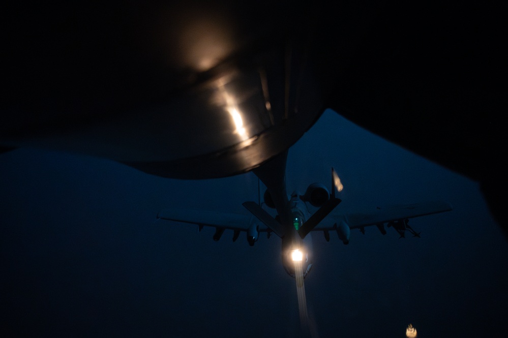 KC-135 refuels aircraft over CENTCOM