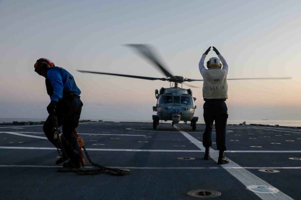 USS Gabrielle Giffords (LCS 10) Conducts Flight Operations